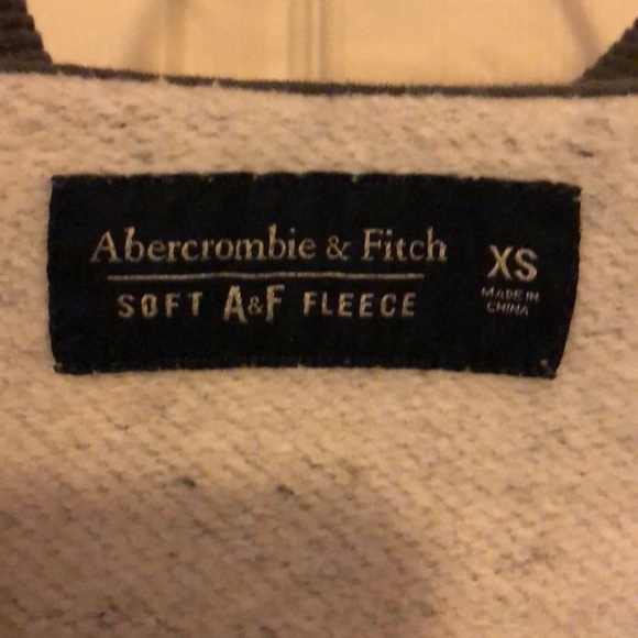 Hooded Sweater - Picture 3 of 4